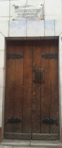 portón tapiado de la casa de Franz Tamayo